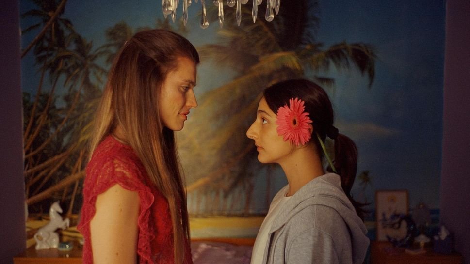 Alina Juhart and Sarah Al Saleh (l-r) in Kukla's 'Fantasy'